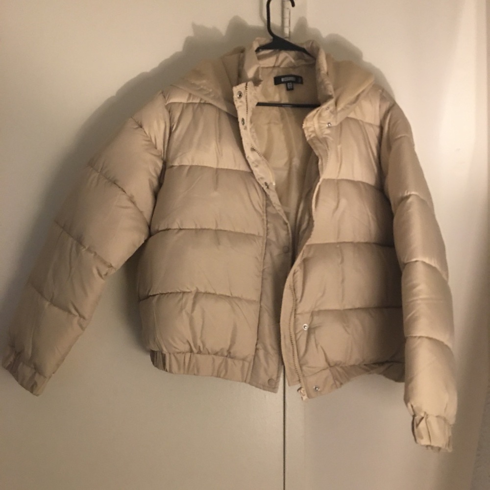 Missguided Short Puffer Jacket Beige